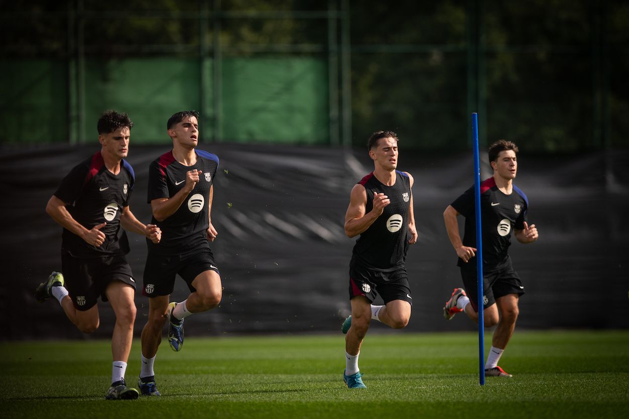 Gavi y jugadores entrenamiento del FC Barcelona