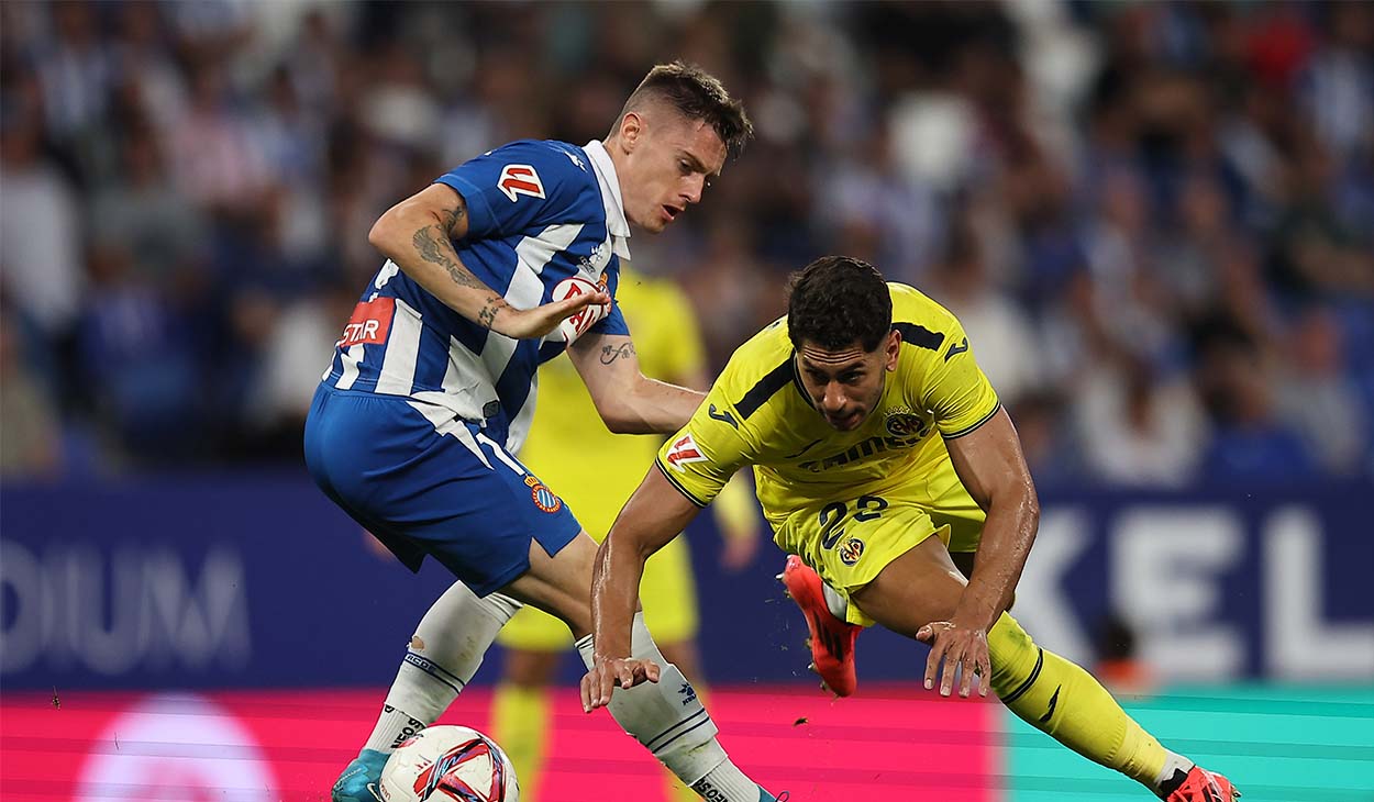 Pol Lozano durante un partido contra el Villarreal