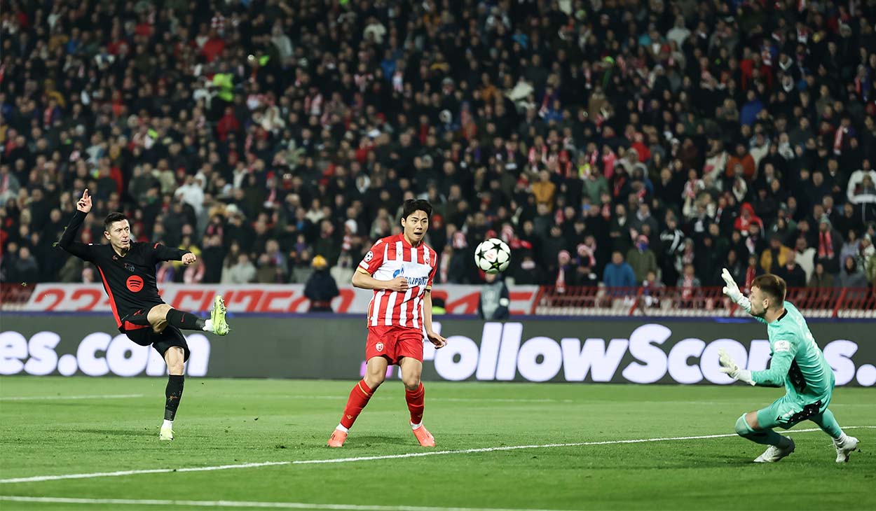 Una de las ocasiones del gol del Barça ante el Estrella Roja (2-5)