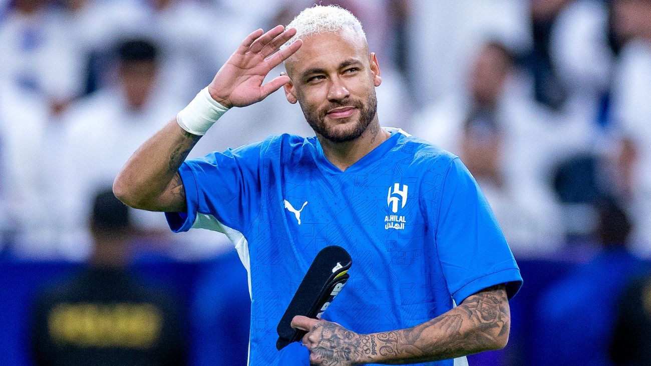 Neymar Jr. en el duelo entre el Al Hilal y el Esteghlal en la Champions League Asiática 2024 25 (2)