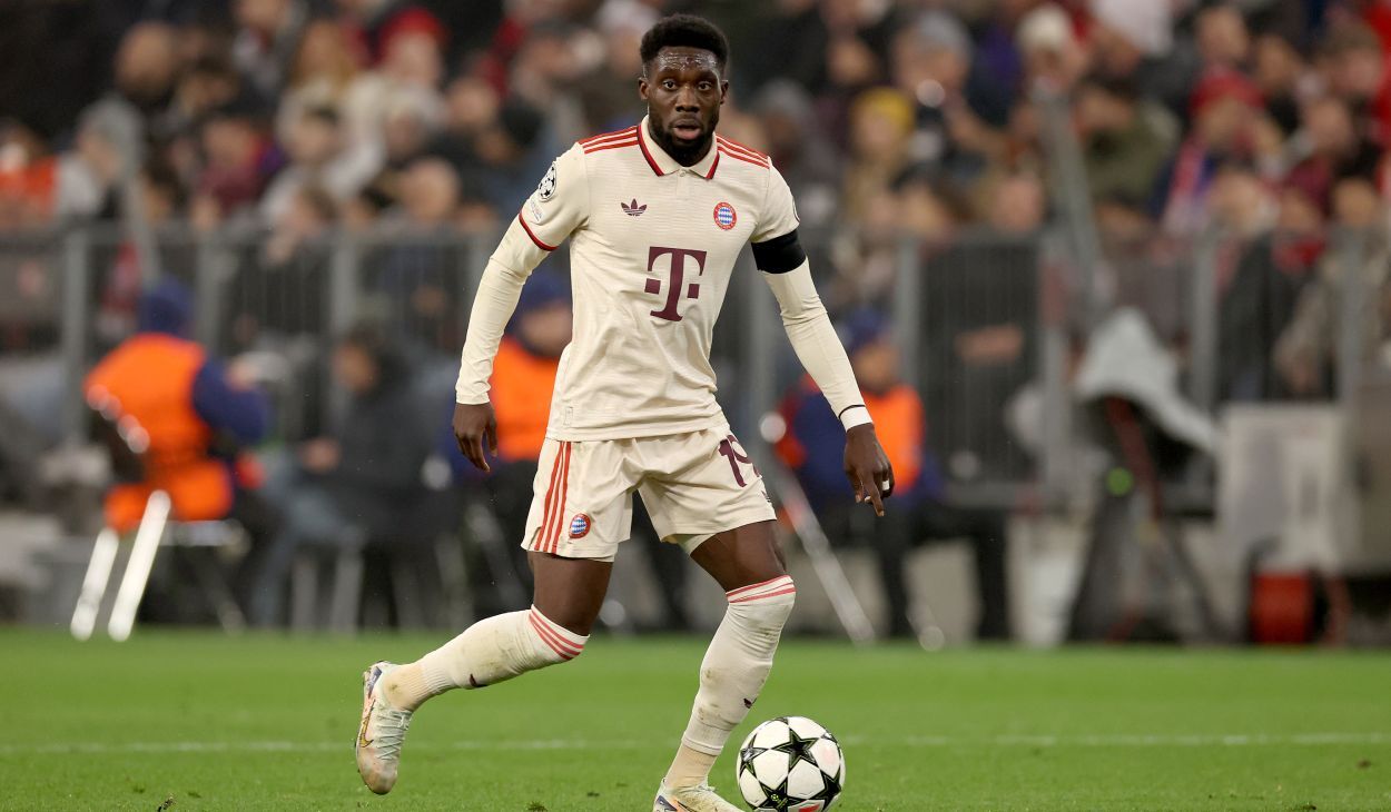 Hansi Flick insiste en Alphonso Davies y 'amenaza' su posible fichaje por el Real Madrid