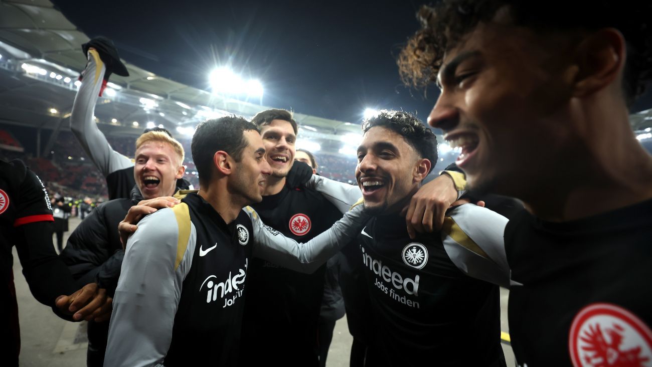 Jugadores del Eintracht Frankfurt tras el duelo ante el Vfb Stuttgart en la Bundesliga