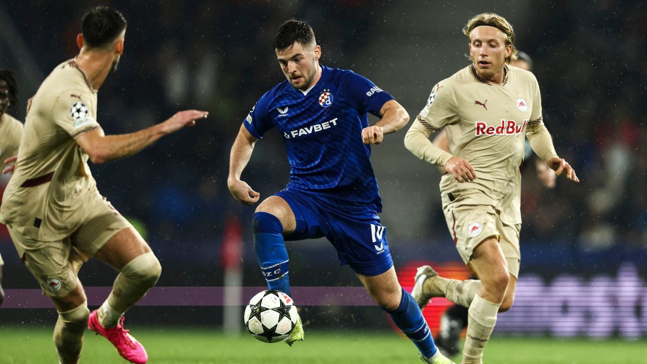 Martin Baturina en el duelo entre el Salzburgo y el Dinamo Zagreb en la UEFA Champions League 2024-25