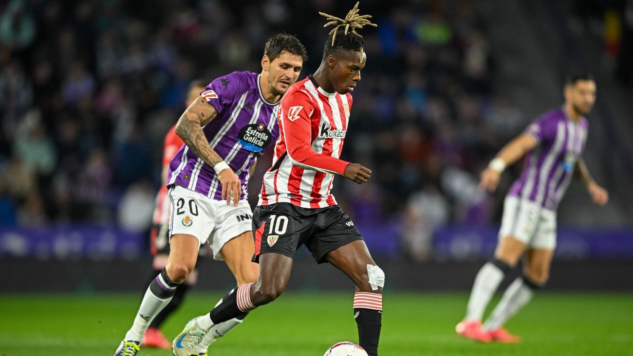 Nico Williams en el duelo entre el Athletic Club y el Real Valladolid en LaLiga EA Sports 2024 25