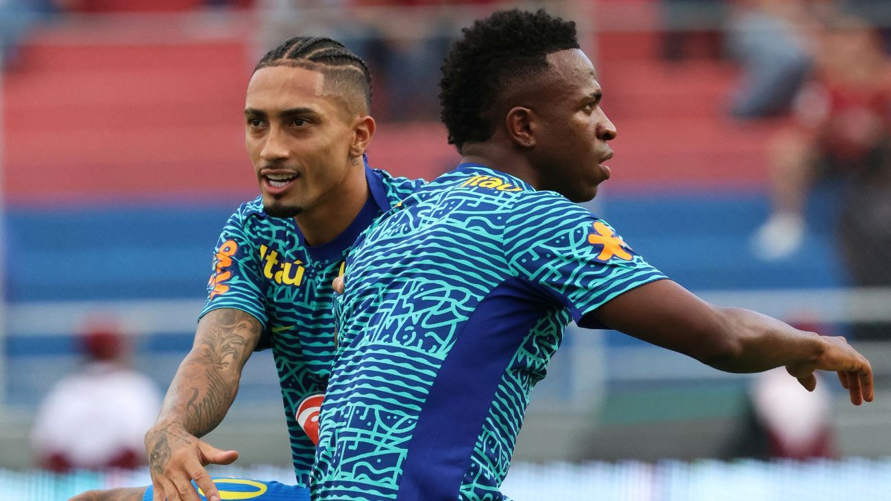 Raphinha y Vinicius en el duelo entre Venezuela y Brasil correspondientes a la eliminatorias de la Copa del Mundo 2026