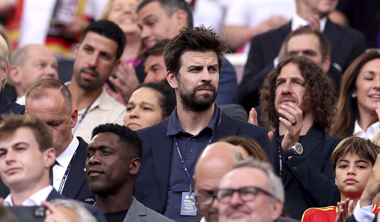 Gerard Piqué junto a Carles Puyol durante la Eurocopa 2024