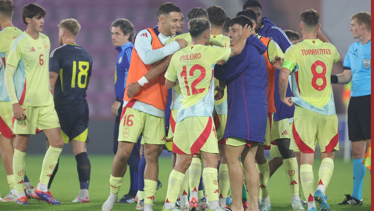 Jugadores de la selección española sub 21 tras el duelo ante Escocia en los clasificatorios para el Europeo 2025