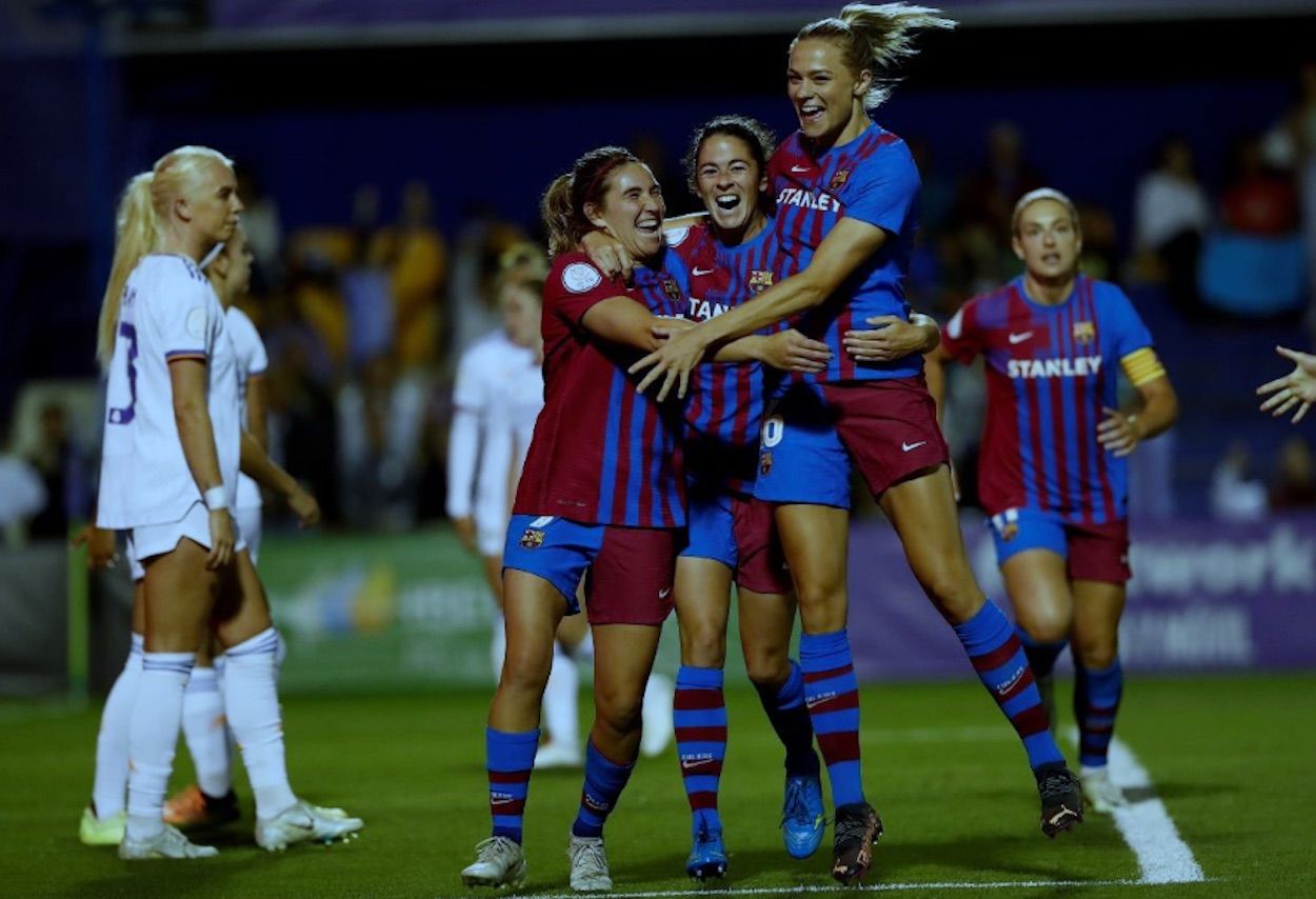 Jugadoras Barcelona Femenino celebrando un gol