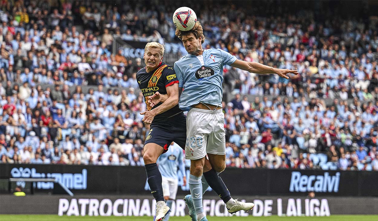 Marcos Alonso en un partido con el Celta