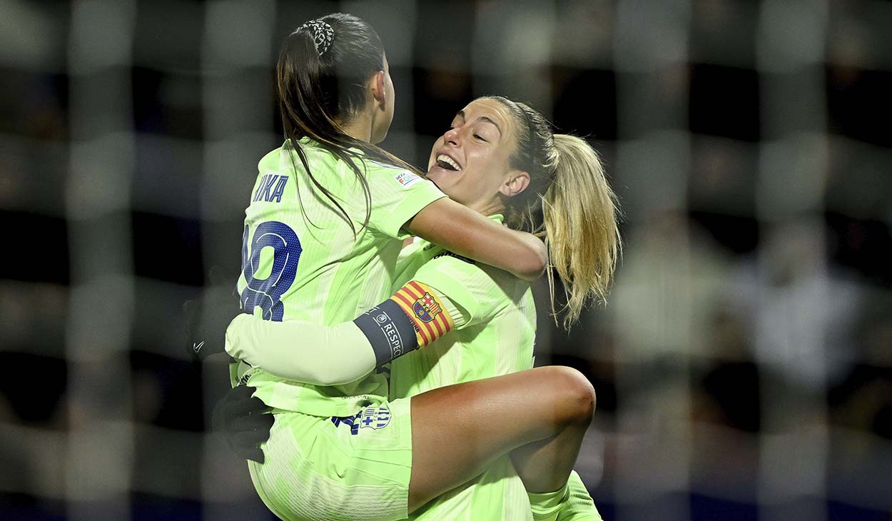 Kika and Alexia celebrating a goal against St. Pölten