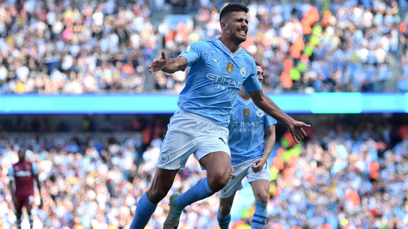 Rodri Hernández en el duelo entre el Manchester CIty y el West Ham United en la Premier League