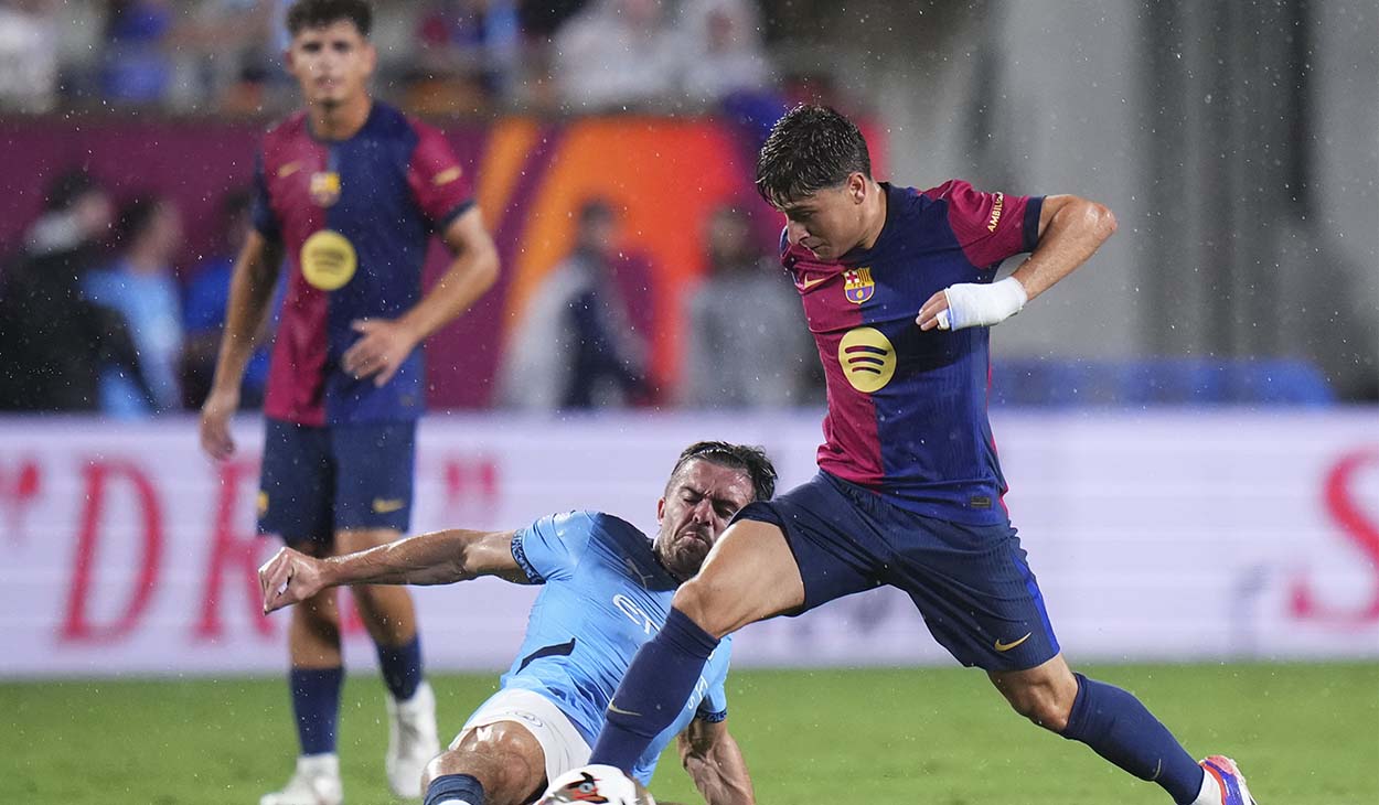 Pablo Torre durante un amistoso contra el Manchester City