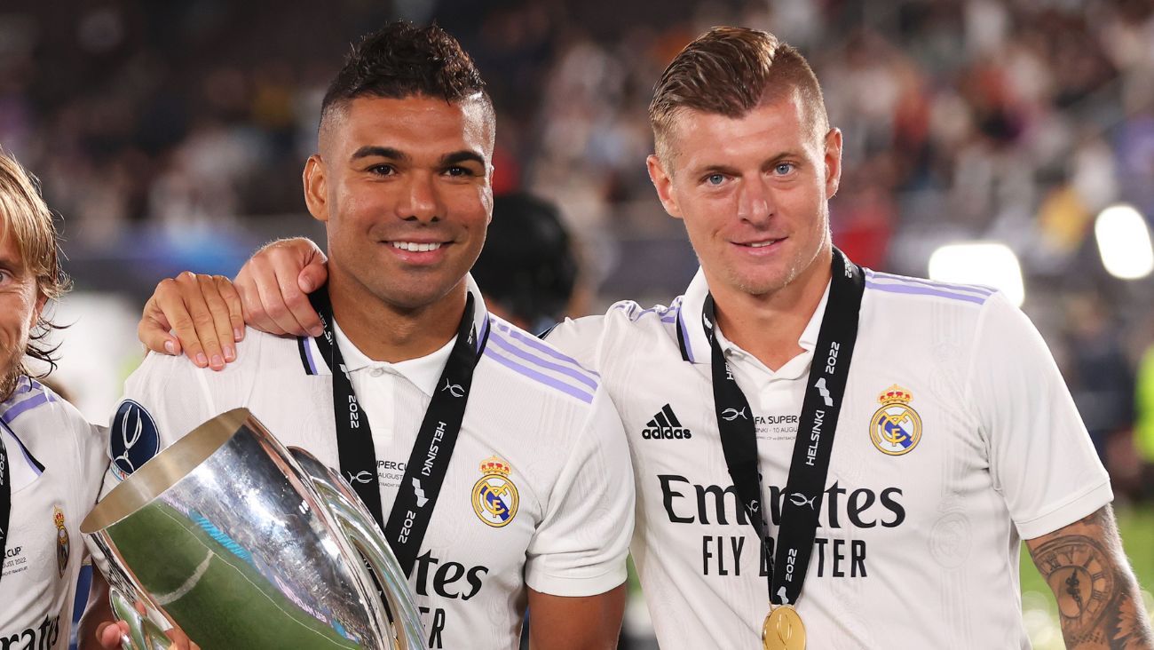 Casemiro y Toni Kroos en el duelo entre el Real Madrid y el Eintracht Frankfurt en la Supercopa de la UEFA en el 2022