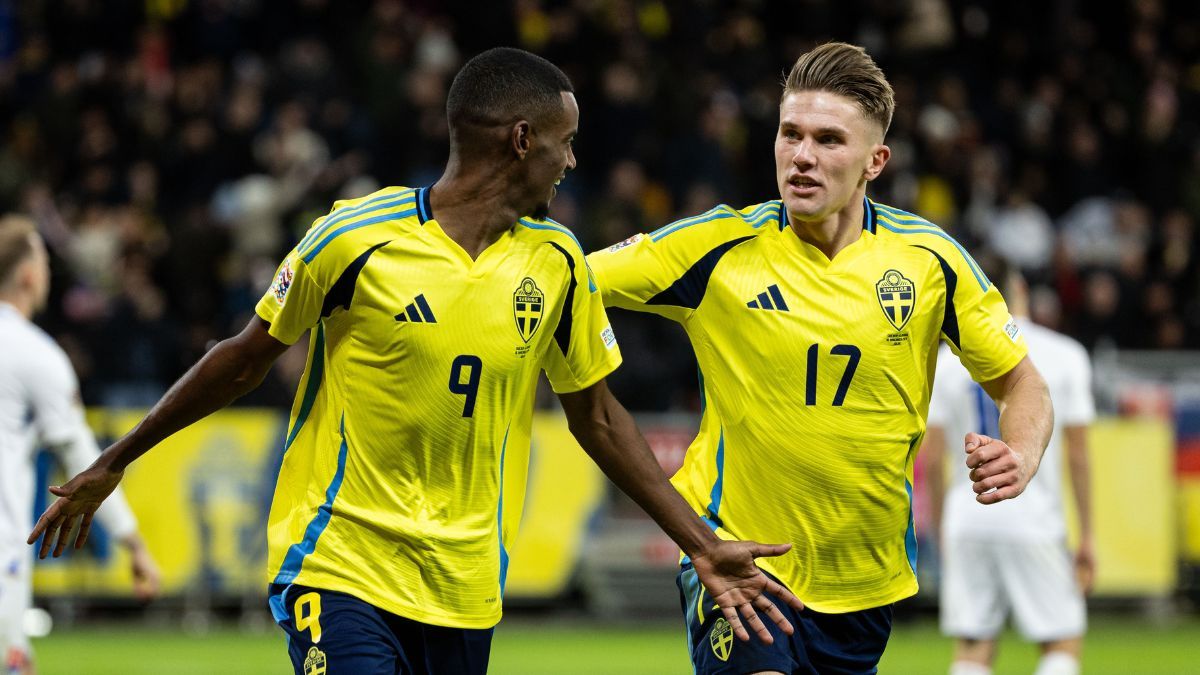 Viktor Gyökeres y Alexander Isak en el duelo entre Suecia y Eslovaquia en la UEFA Nations League 2024 25