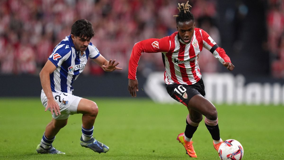 Nico Williams contra Jon Aramburu en el duelo entre el Athletic Club y la Real Sociedad