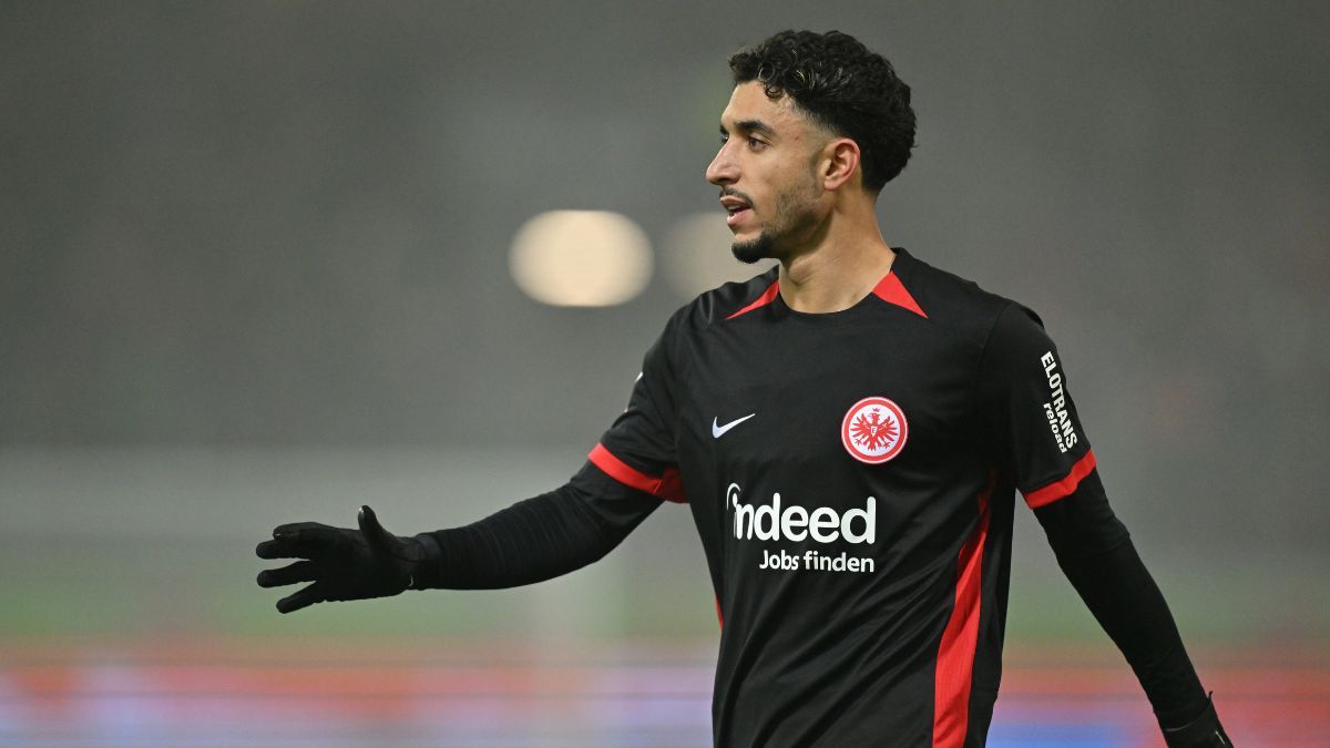 Omar Marmoush en un partido con el Eintracht Frankfurt