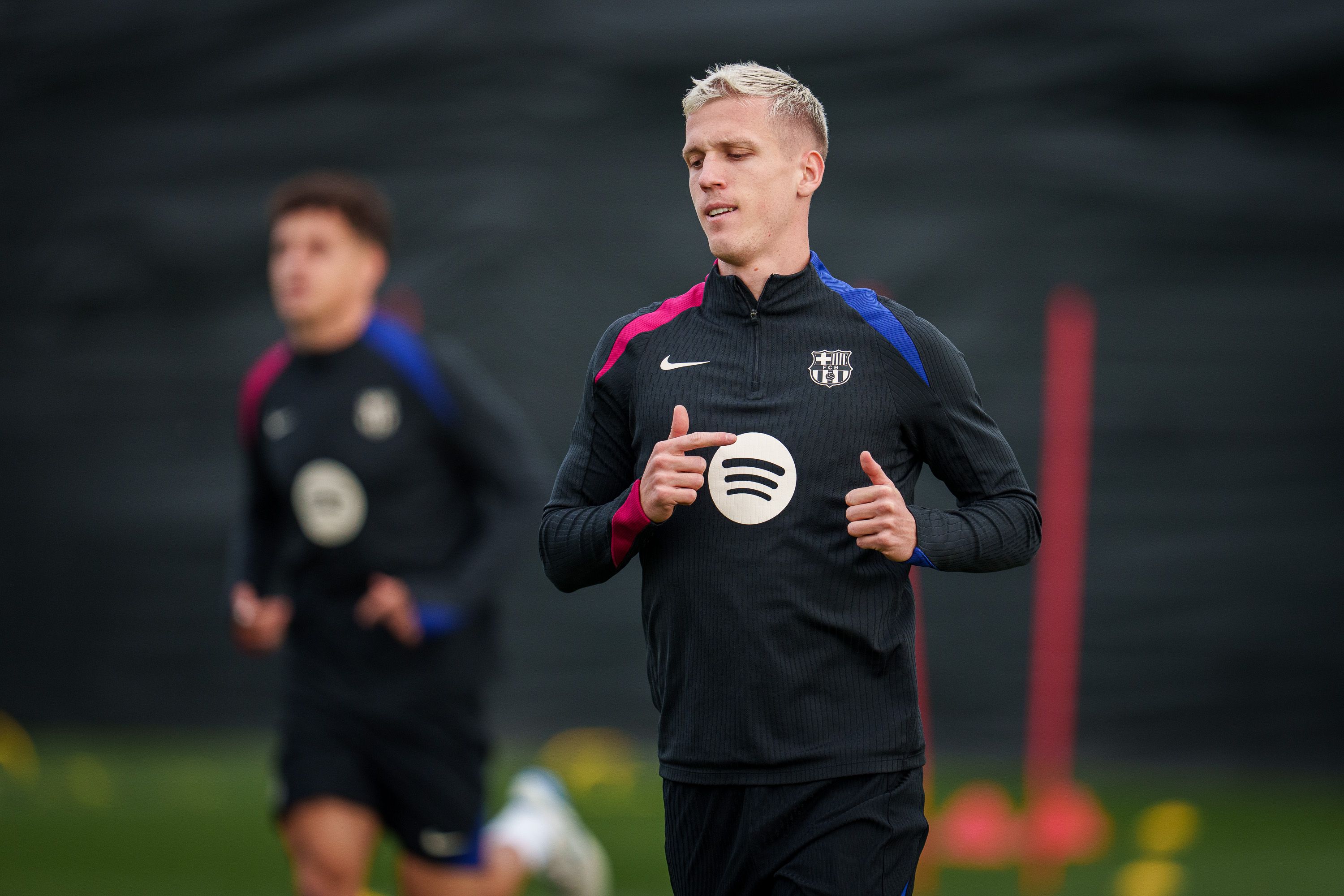 Dani Olmo completa el último entrenamiento con el Barcelona