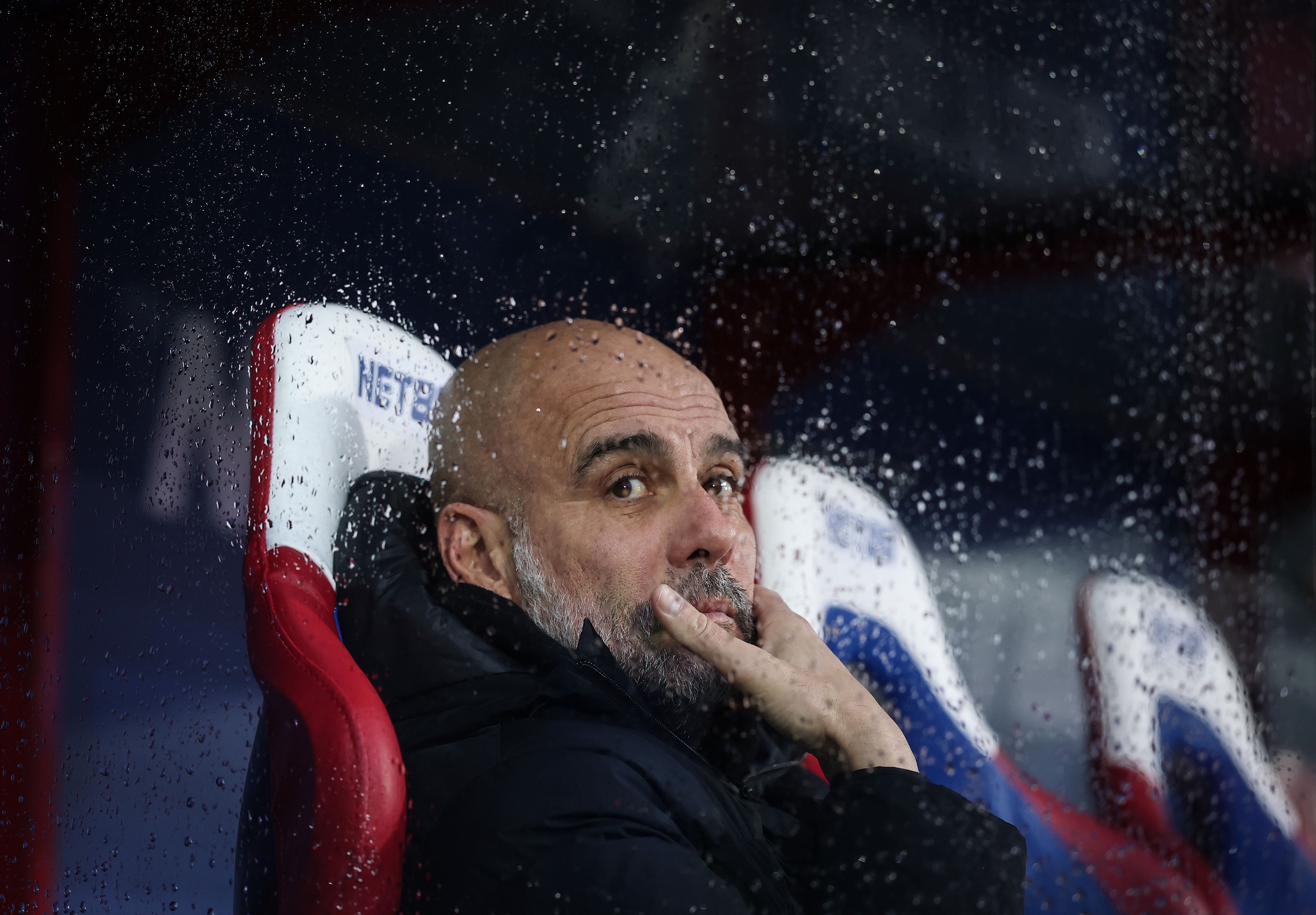 Pep Guardiola durante un partido del Manchester City