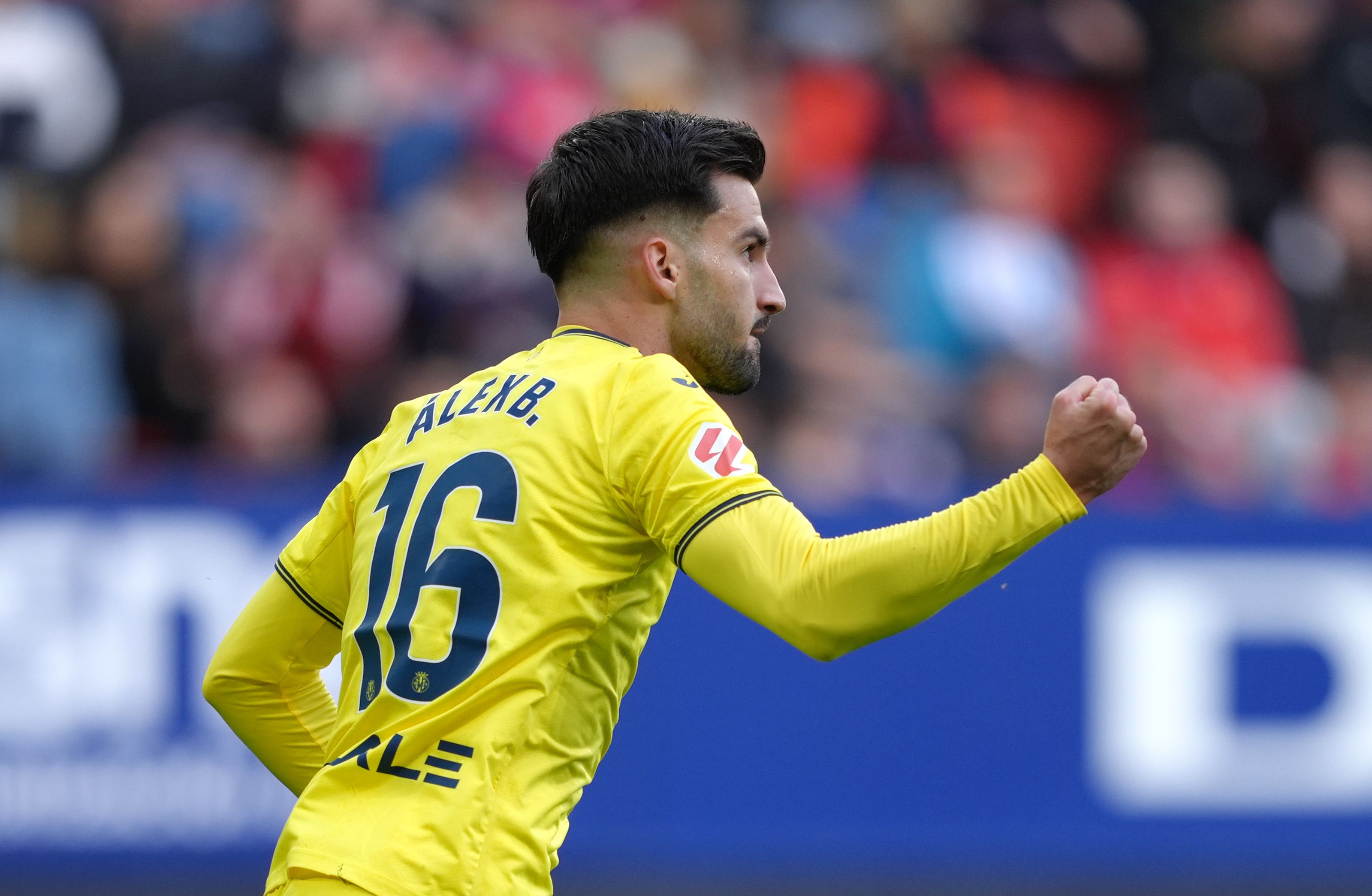 Álex Baena festejando un gol con el Villarreal