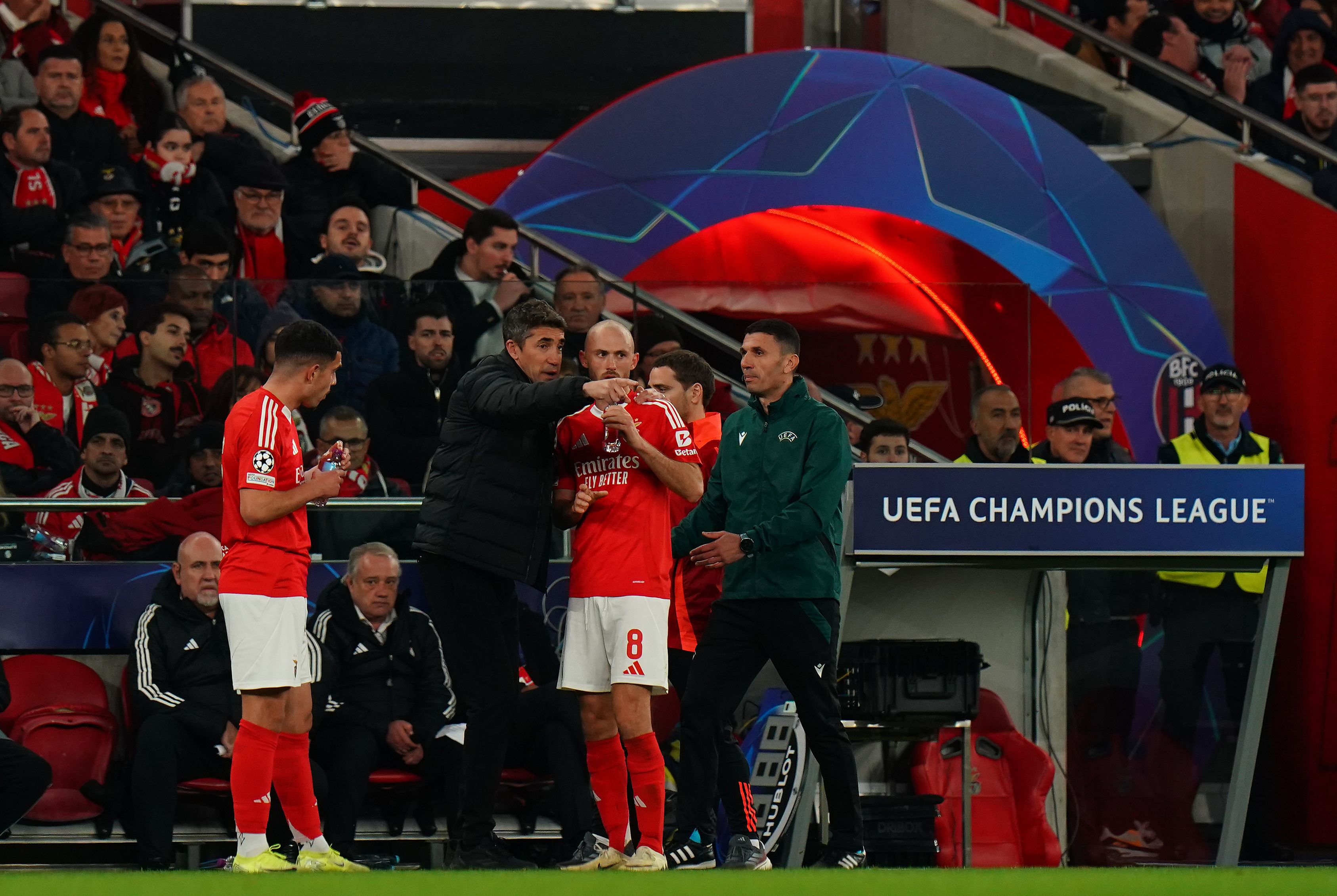 El Benfica es uno de los rivales que le quedan al Barça en Champions