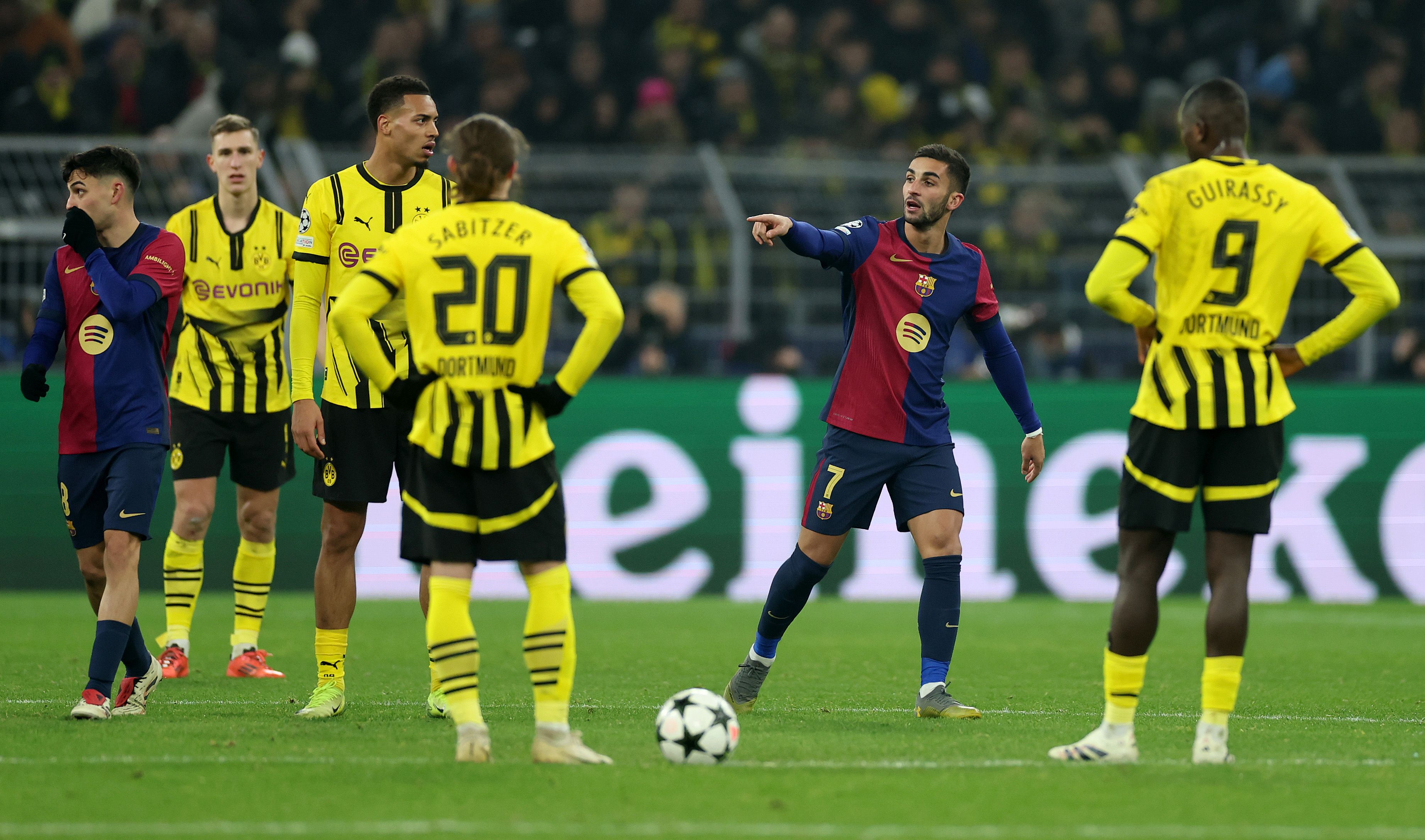 Ferran Torres durante el Dortmund-Barça (2-3)