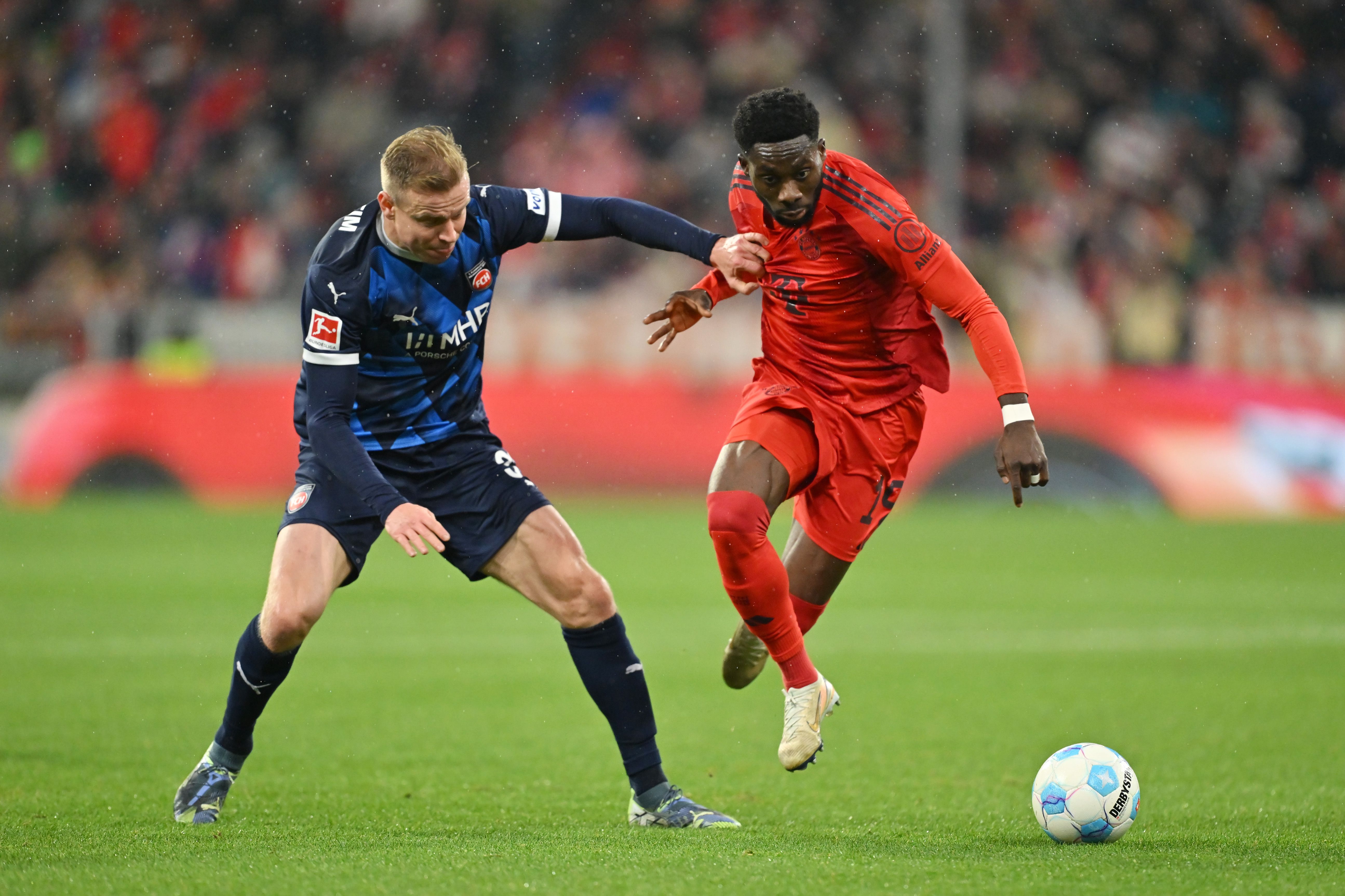 The factor complicating Alphonso Davies' signing by Barça