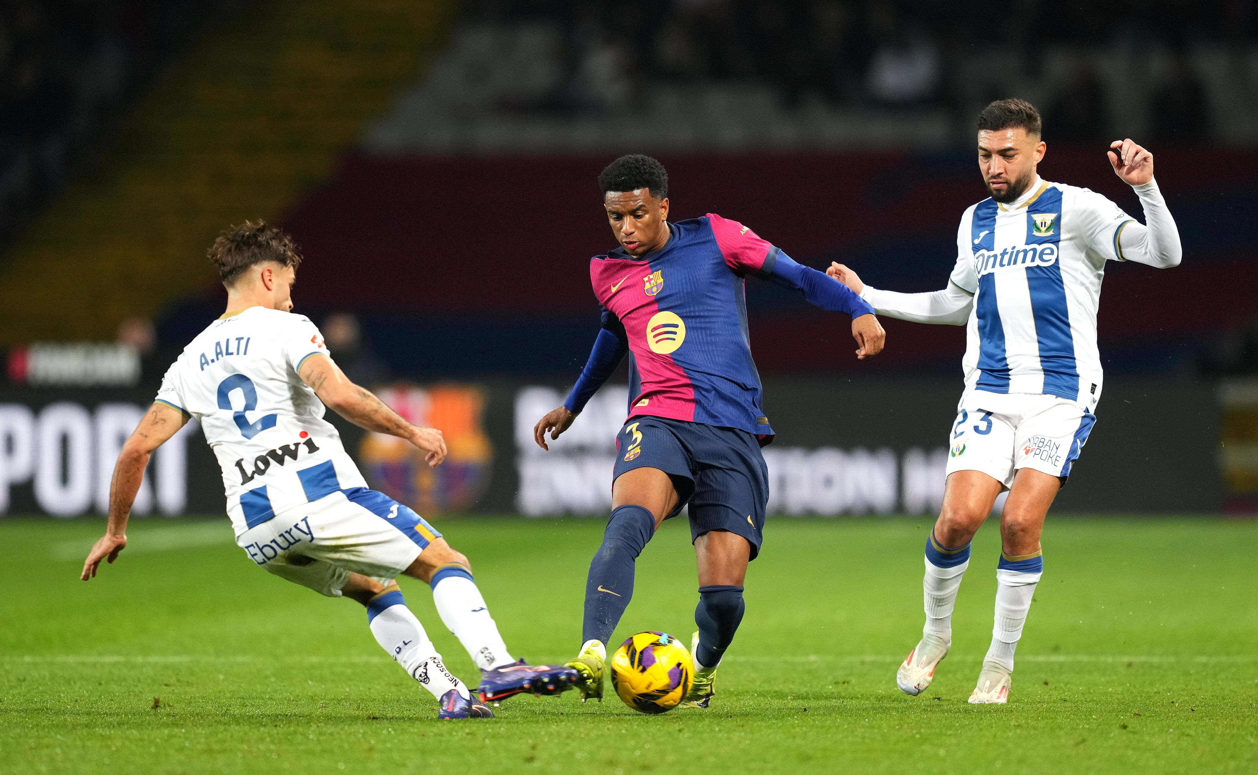 ¡Balde centenario! Alejandro celebra 100 partidos con el Barça