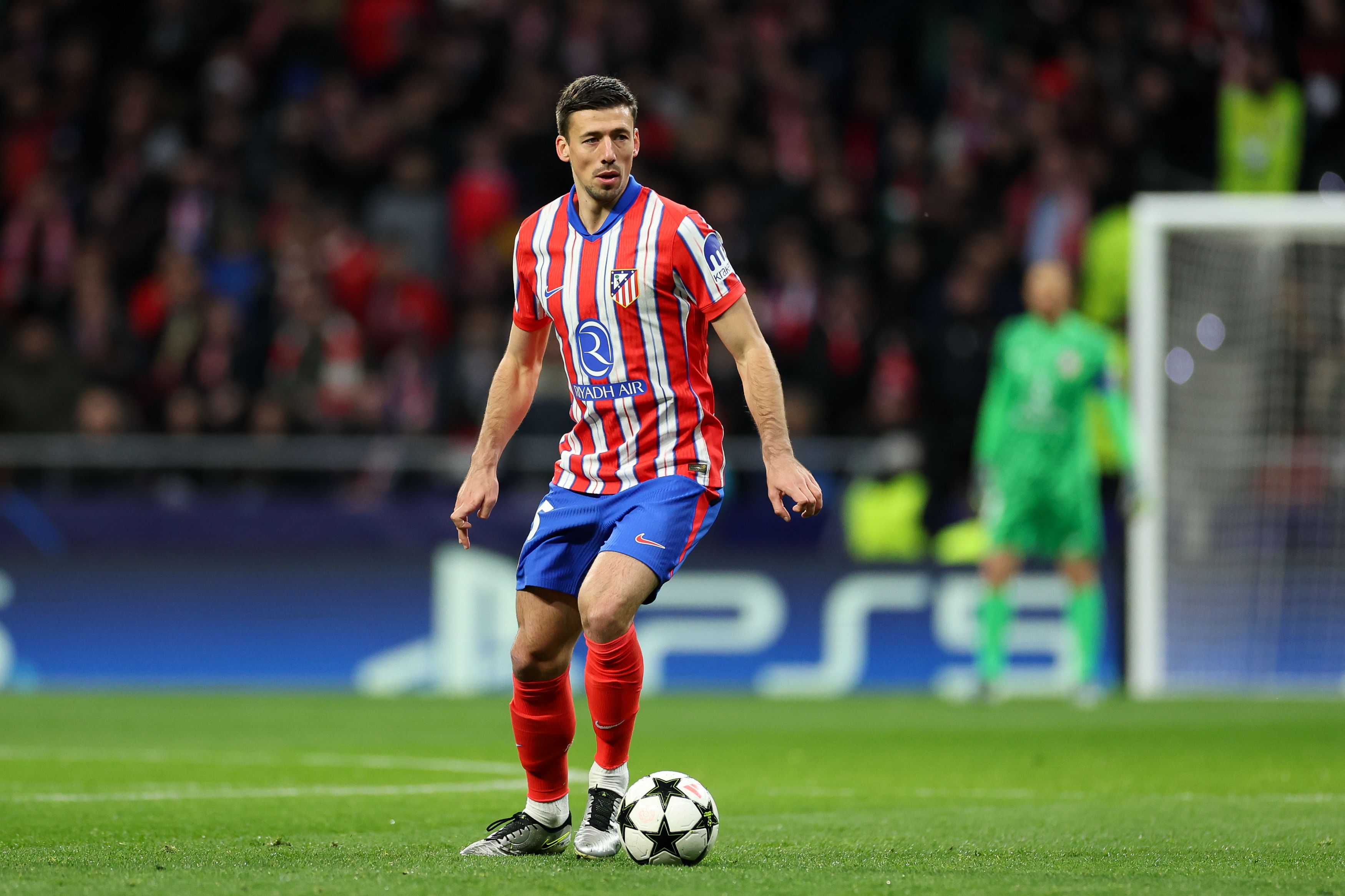 Clément Lenglet en un partido ante el Slovan Bratislava