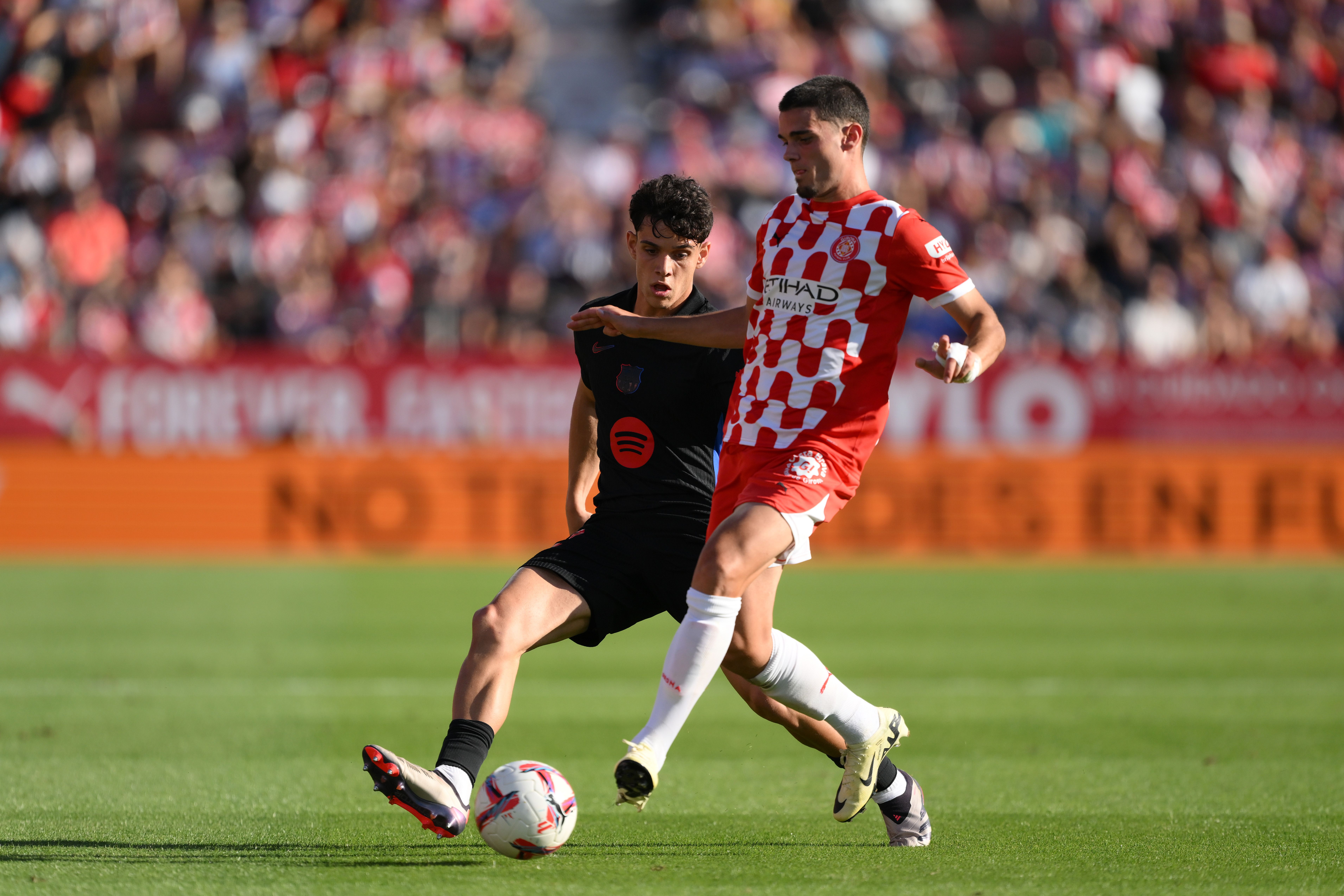 Héctor Fort durante un Girona-Barça