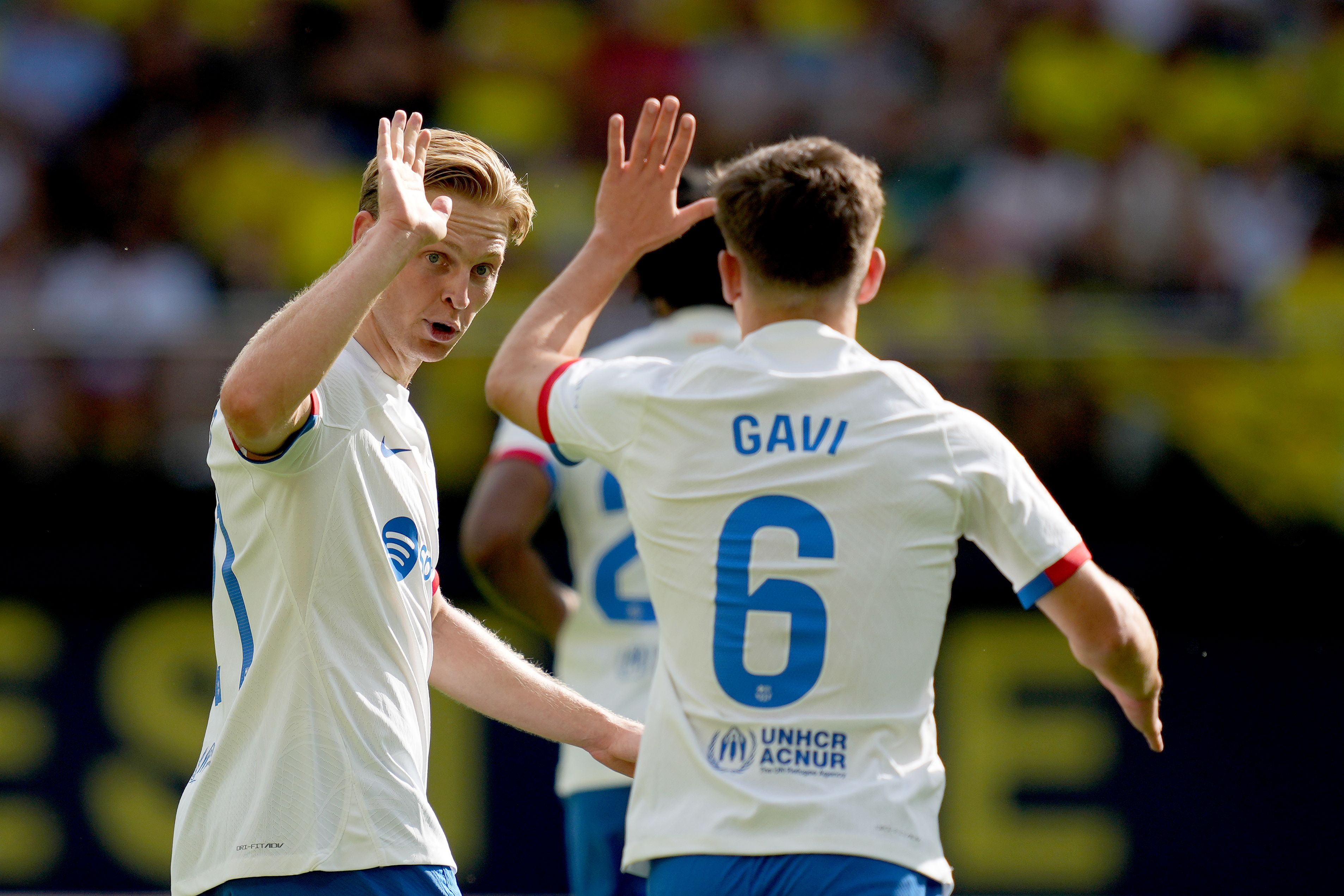 Gavi y Frenkie festejando un gol con el Barça