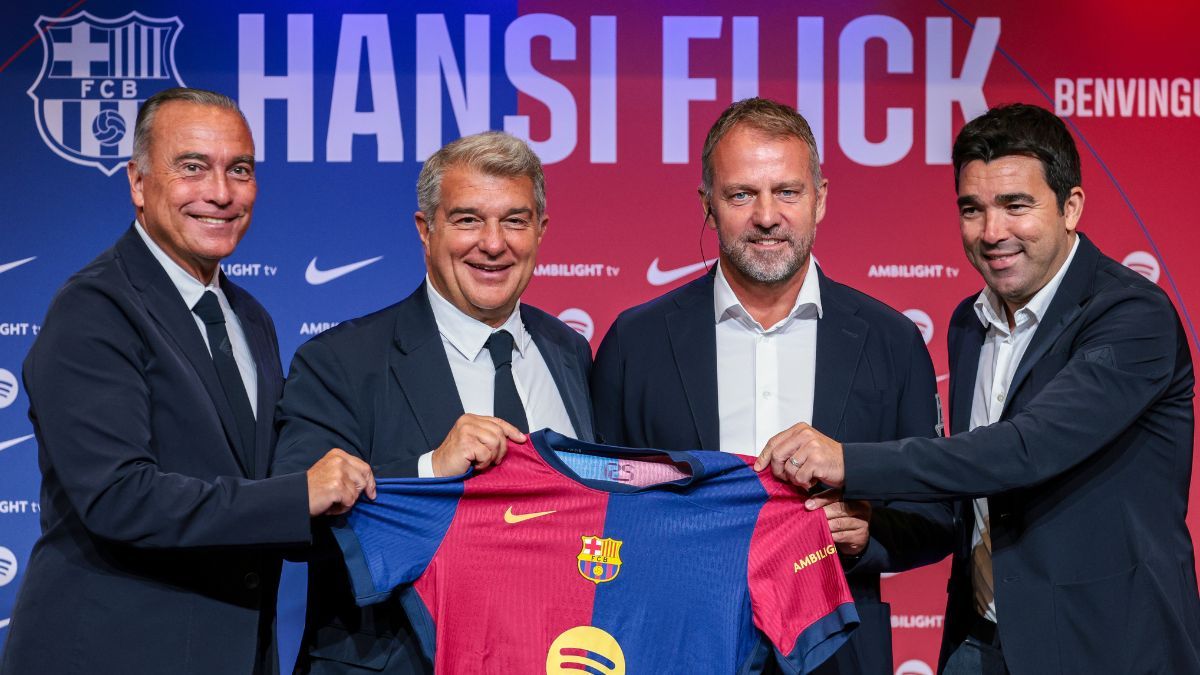 Rafa Yuste, Joan Laporta, Hansi Flick y Deco en la presentación del alemán como nuevo técnico del Barça