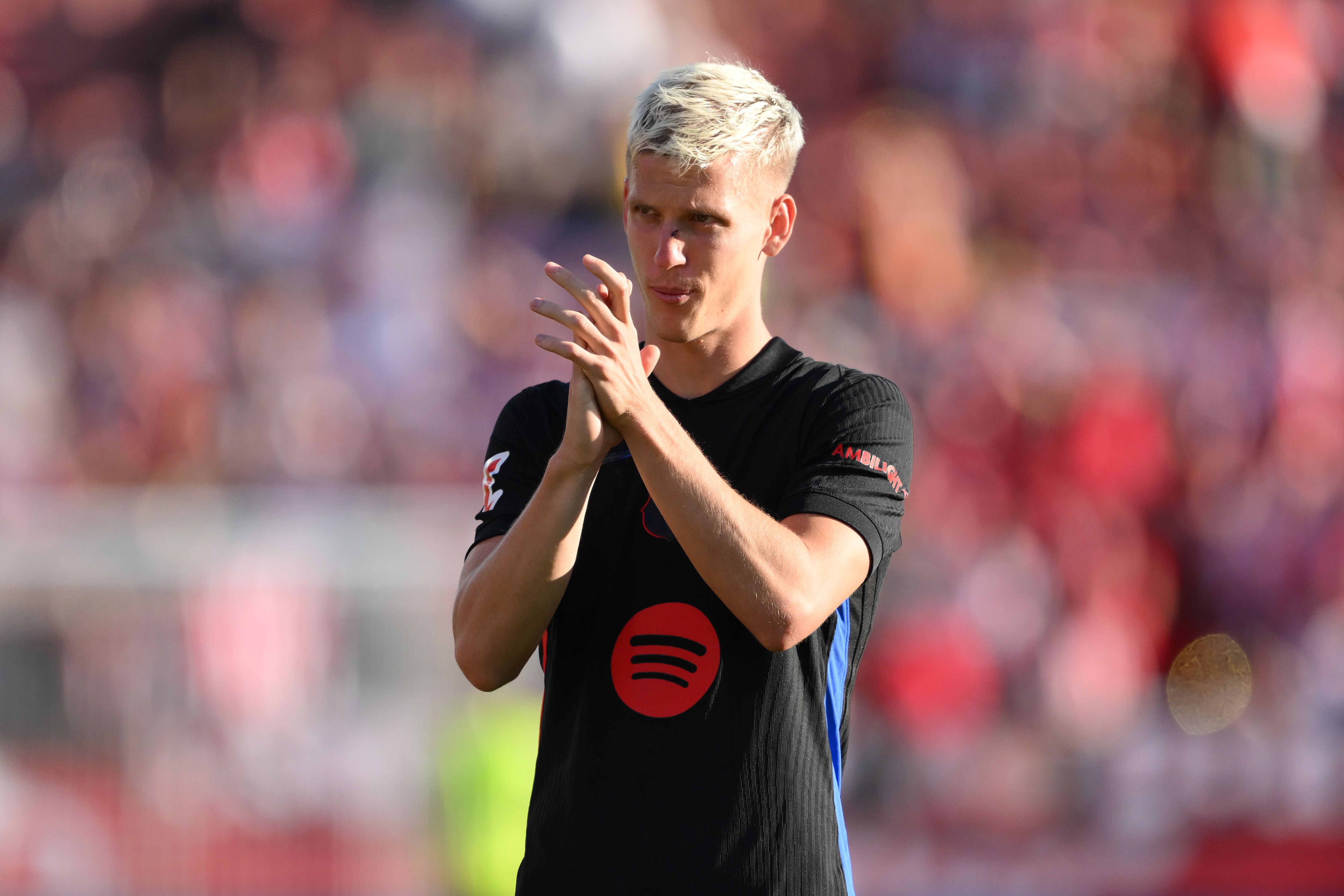 Dani Olmo festejando un gol con el Barça