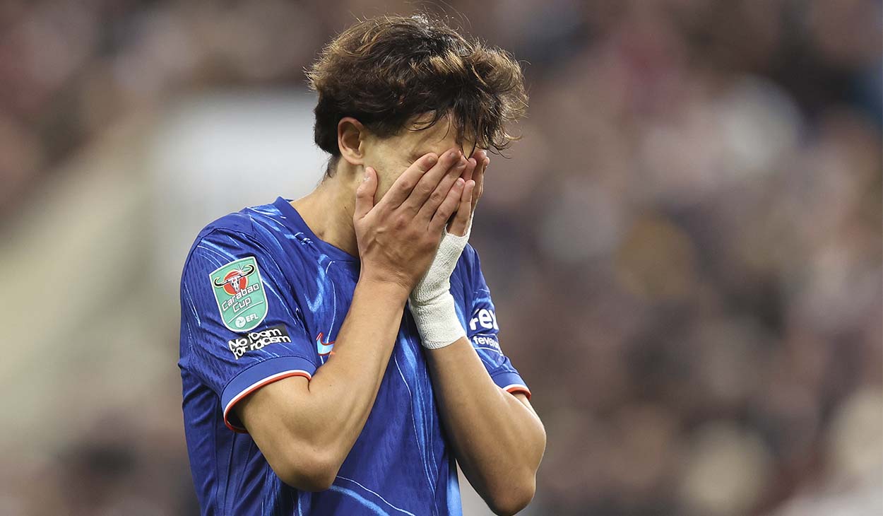 Joao Félix se lamenta tras fallar una ocasión con el Chelsea