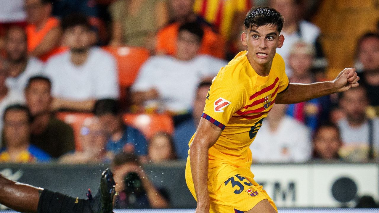 Gerard Martín durante el partido de su debut con el FC Barcelona ante el Valencia