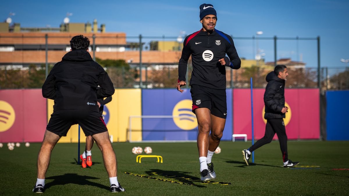 Ronald Araujo en el entrenamiento del FC Barcelona