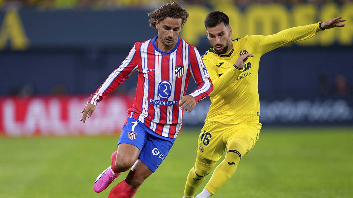 Álex Baena en un partido contra el Atlético de Madrid