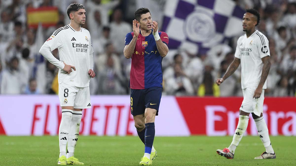 Robert Lewandowski, durante el Madrid-Barça (0-4)