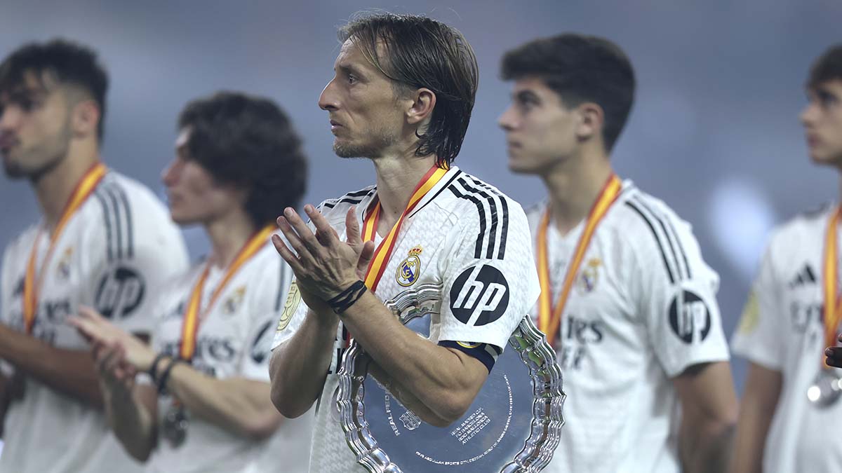 Jugadores del Real Madrid, durante la premiación de la Supercopa