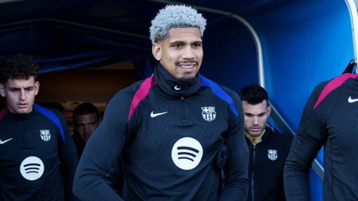 Ronald Araujo en el entrenamiento de Navidad del Barça (Foto cortesía de la web del FC Barcelona   German Parga)