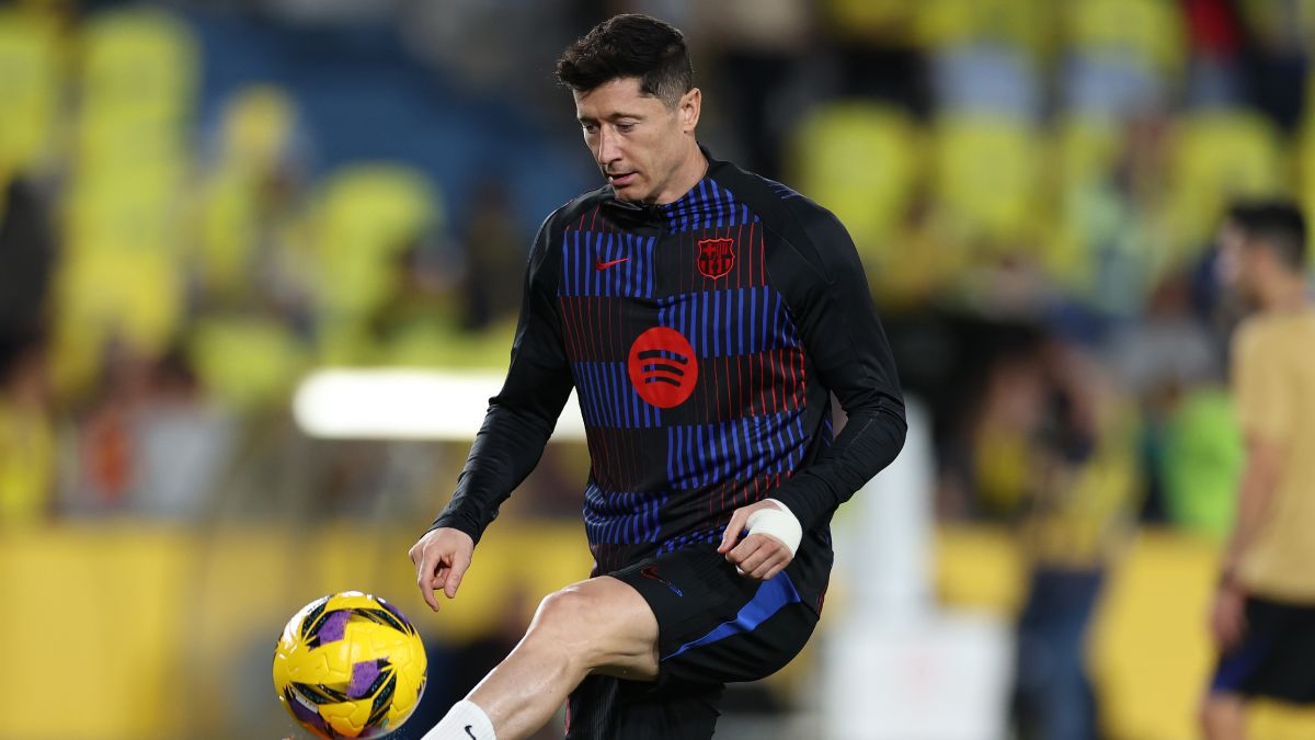 RENOVATED! Robert Lewandowski ensures his stay at FC Barcelona for another year