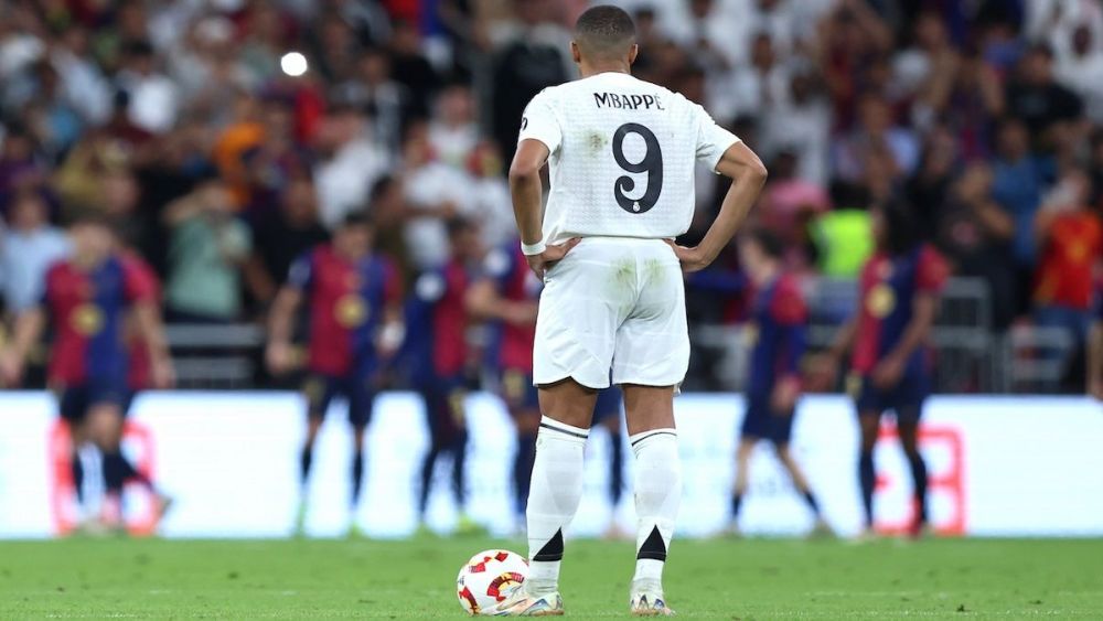 Kylian Mbappé in the match against FC Barcelona Kylian Mbappé in the match against FC Barcelona