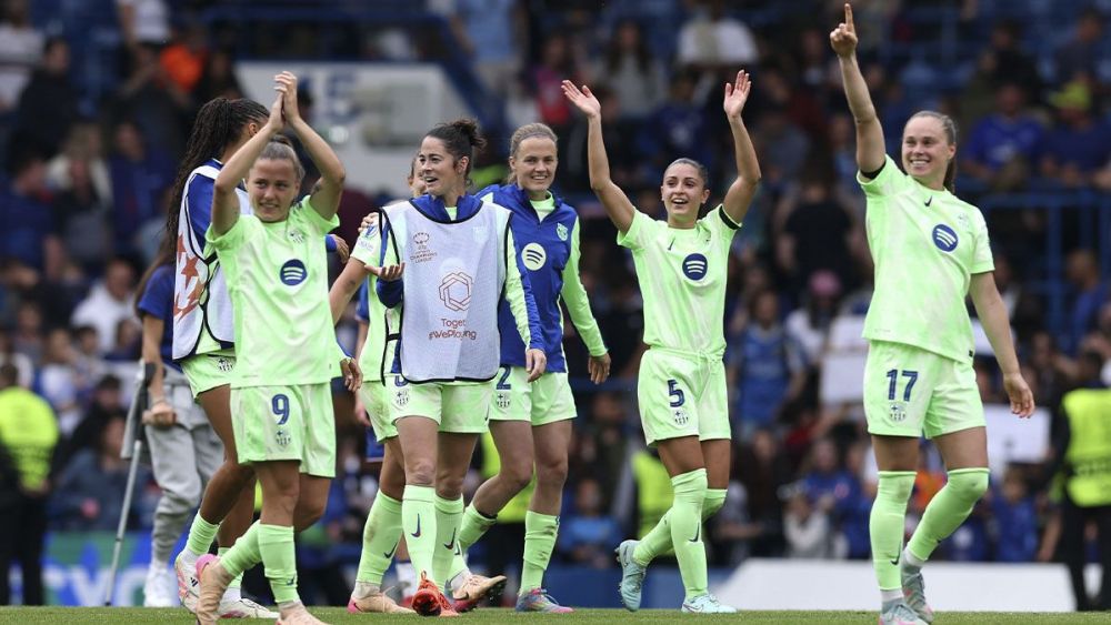 Players of Barça Women celebrate the victory against Chelsea (1-4) Players of Barça Women celebrate the victory against Chelsea (1-4)