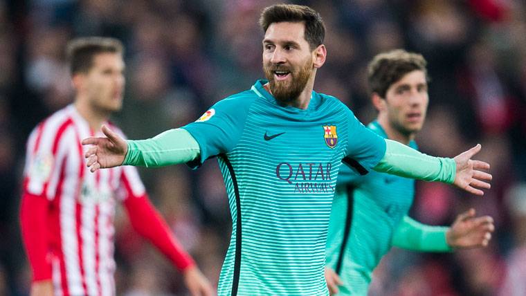 Leo Messi, sonriendo irónicamente durante el Athletic-Barça