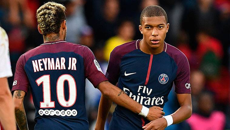 Neymar y Kylian Mbappé en un partido del Paris Saint Germain