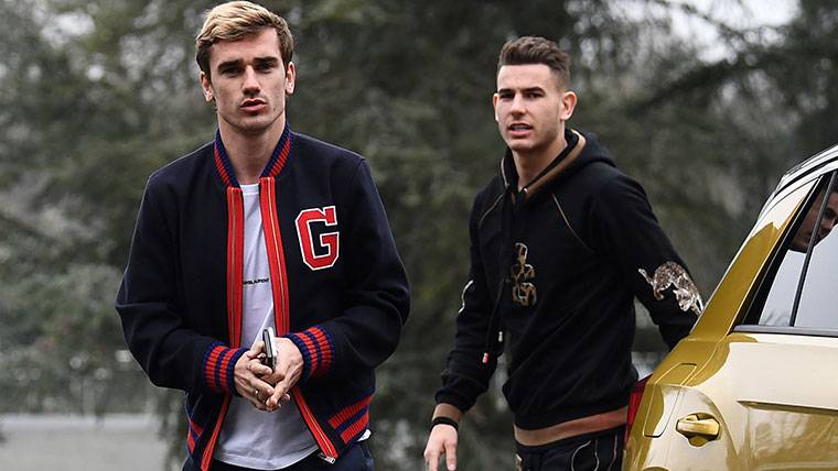 Antoine Griezmann, acudiendo a la concentración de Francia