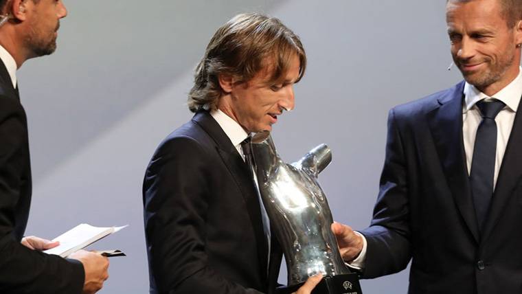 Luka Modric, tras recibir el premio de la UEFA a Mejor Jugador