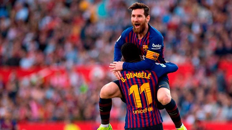 Leo Messi y Ousmane Dembélé celebran un gol del FC Barcelona